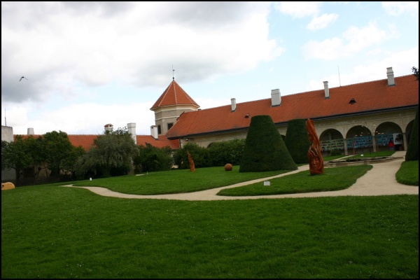 446 2009 v zahradě